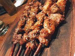 红柳羊肉串-阿里家·新疆烤肉酒場 by MIG
