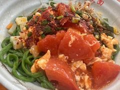 番茄鸡蛋油泼面-手擀菠菜面(西康路店)