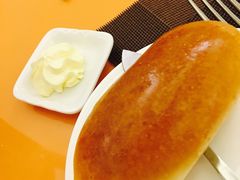 餐前面包加黄油-红房子西菜馆(淮海中路店)