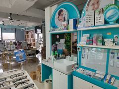 -英伦眼镜蔡司依视路折扣店(通州万达店)