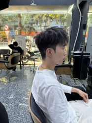 -藤野造型专业烫染接发