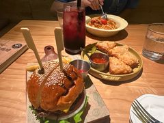 -三勾JJJ Burger&Coffee(梅溪湖店)