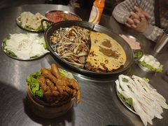 -鹿鸣山草本茶香火锅(园西路店)