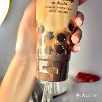 - 打开盖子的一瞬间！上头！好闻到奶茶味！