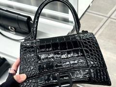 -BALENCIAGA(恒隆广场店)