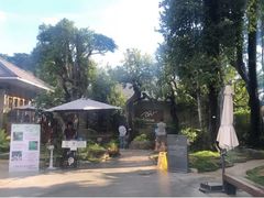 -Chom Cafe and Restaurant