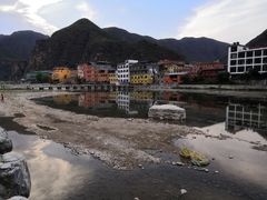 -百里峡七彩艺术小镇