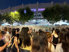 -上海游泳馆(地铁站)