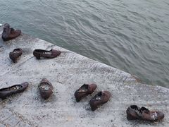 -多瑙河畔鞋履雕塑