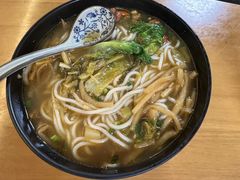 酸辣笋尖粉-龙记桂林米粉(财满街店)