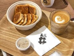 -天井·丑面包搭咖啡