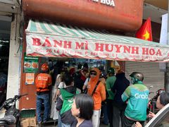 -Bánh Mì Huynh Hoa