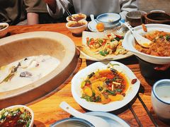 -滇香肴·云南菜蒸汽石锅鱼(云南北路店)