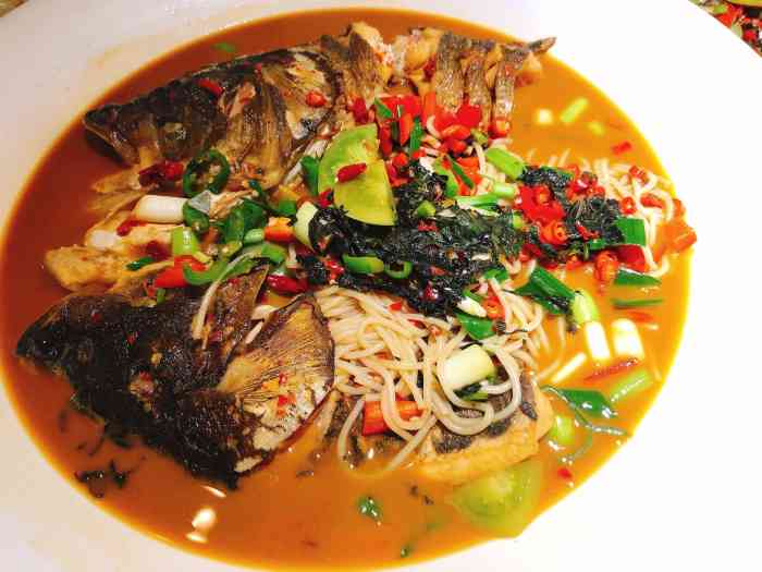 阙里·衢州菜馆(宏泰广场店)-"粉干鱼头必点的招牌,很大一盆,浸满汤汁