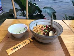 -呼啦面馆·头牌豌杂面(爱琴海店)