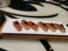 鱼子酱配脆皮烤乳猪-广州文华东方酒店·江-由辉师傅主理