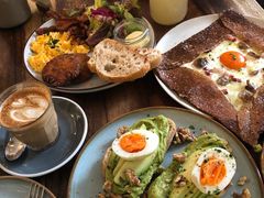 牛油果煮蛋吐司-RAC BAR(安福路店)