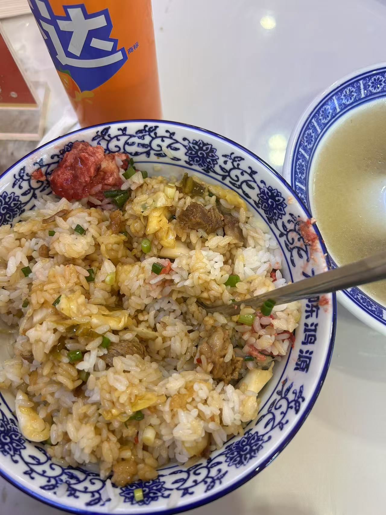 n\\n美食口味\\n点的牛油拌饭和一碗牛清汤牛油拌饭主要是牛肉和