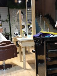 点击看大图 -震轩美容美发