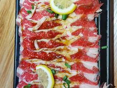 柠檬香草黑椒牛五花-小米烤肉-泥炉炭烤(常营店)