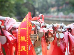 -雪山彩虹谷景区