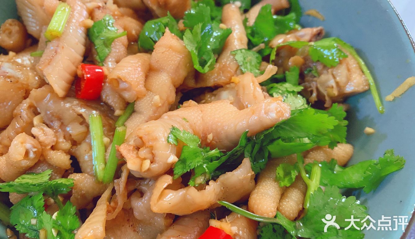 某位童鞋手工制作的凉拌鸡爪，手动点赞 看看这个色泽是