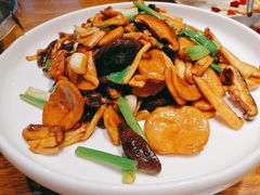 橄榄油炒三种蘑菇-必点海鲜·鲅鱼水饺(鞍山西道店)