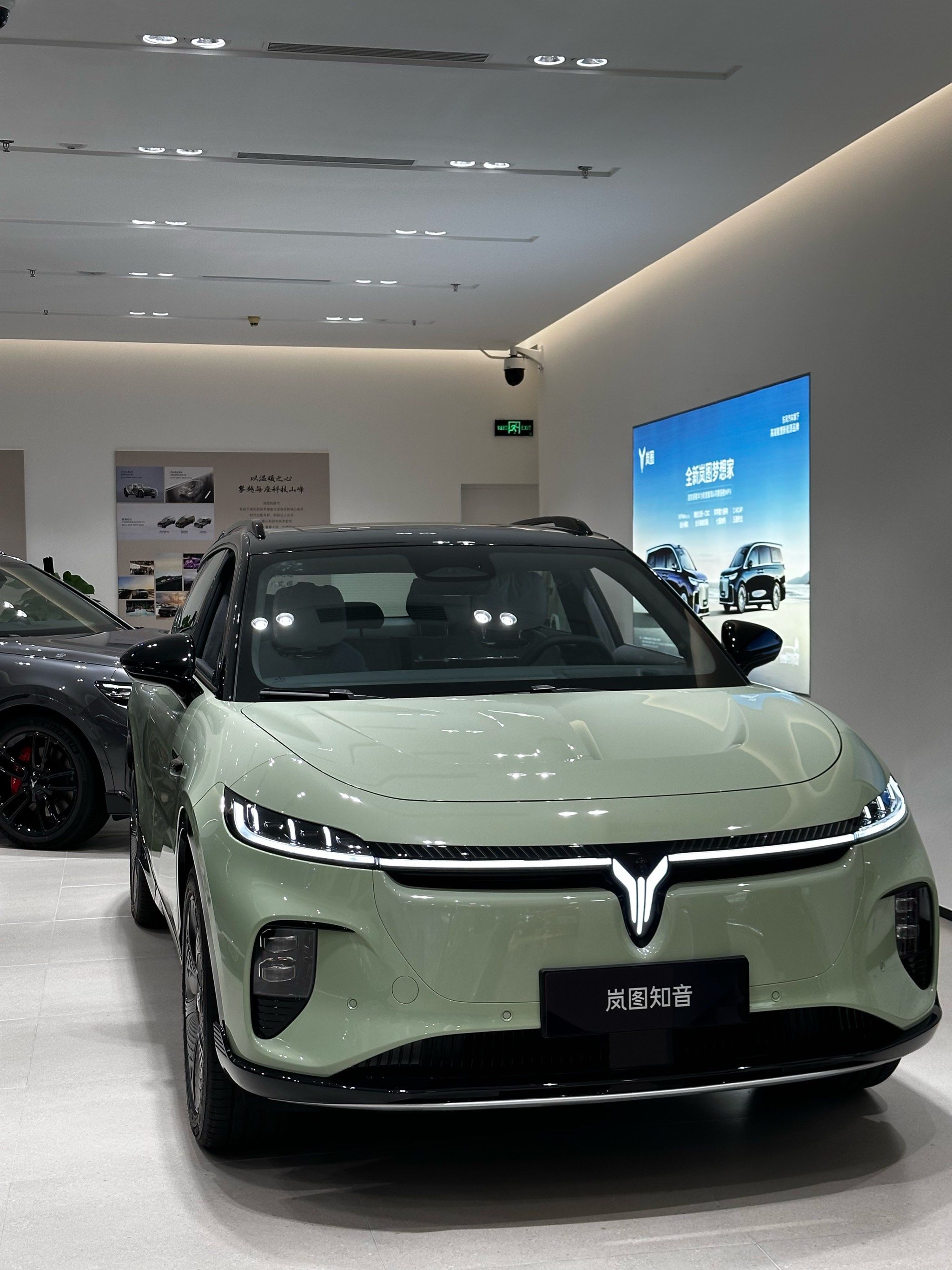 岚图正佳广场开业啦 过来正佳广场玩,看到一楼岚图