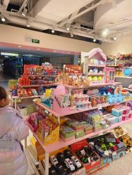 -嗨本可潮玩仓(大兴大悦春风里店)