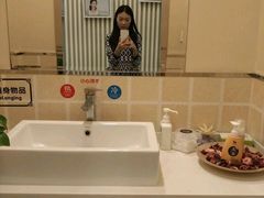 -瑞尔齿科(上海长风大悦城店)