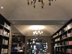 -钟书阁(松江泰晤士小镇店)