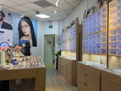 -天空之镜眼镜店蔡司依视路配镜授权零售店(望京颐堤港店)
