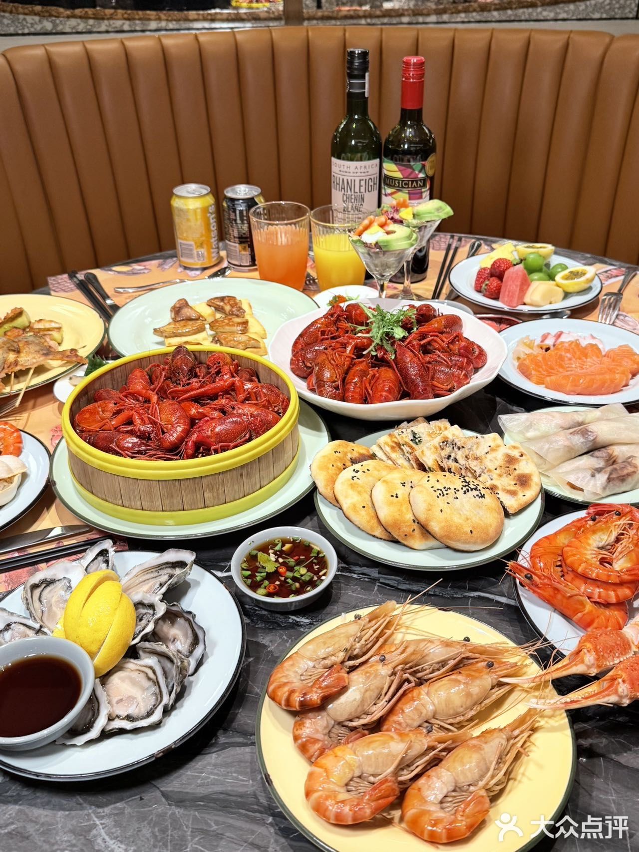 黄龙饭店自助餐，小龙虾狂嗨！夏天的快乐来了！