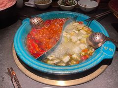 鸳鸯锅（酸菜酥肉豆花锅红锅）-吼堂老火锅(太古里总店)