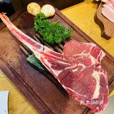 人均百元即可吃到巨大的战斧牛排