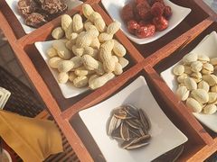 -梁鸿湿地丽笙度假酒店大堂吧