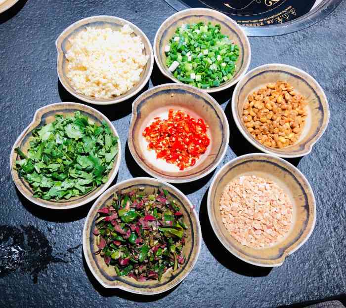 楠湾老火锅-"菜品还是蛮新鲜的 毛肚 牛肉都很好吃 味.