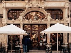 -Majestic Café
