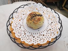 酥皮烤包子-董小西的凉皮和椒麻鸡(三元桥店)