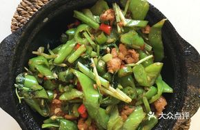 Stir-Fried Pork with Rice Crisps
