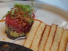 牛肉塔塔配牛油果黑橄榄酱-Solo(衡山路店)