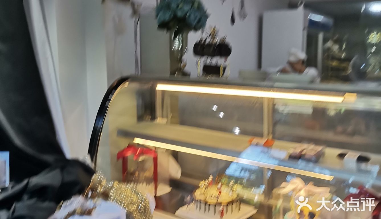 店里的东西都卖的差不多了，她家生意很好