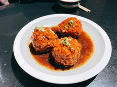 鸭蛋黄狮子头-梅飞酒家(桑园路店)