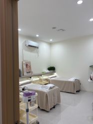 -苗方清颜专业祛痘·皮肤管理