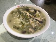 雪菜鸡丝面-何记面馆(龙泉山店)