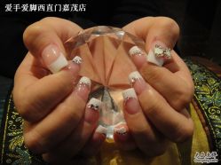 爱手爱脚-摩睫+皮肤管理·科学美容中心