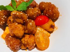 椰果菠萝咕噜肉-闻见中国海南菜(K11店)