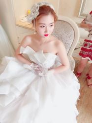 -艾米丽婚纱礼服