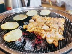 -围炉肉舍•炭烤活鳗•丹东海鲜烤肉(步行街店)