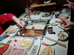 -海底捞火锅鲜切牛肉主题店(长寿路店)